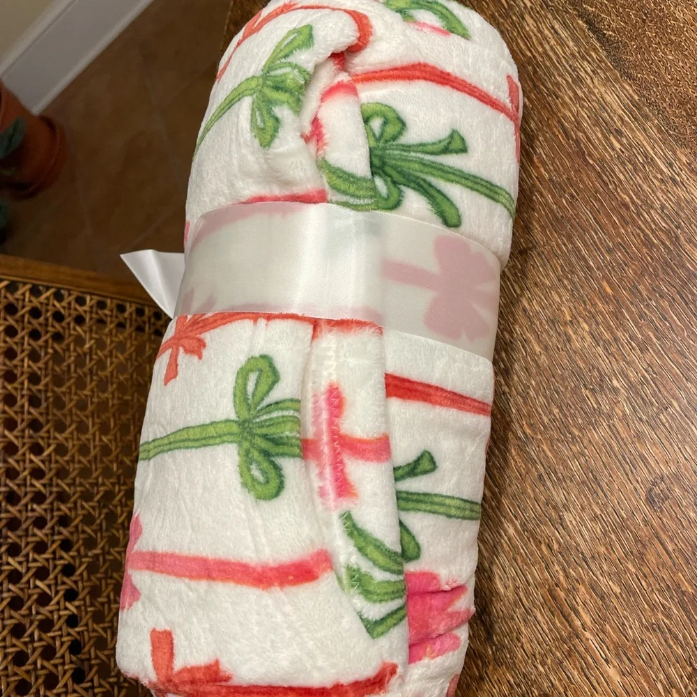 Festive Holiday Bow Palmetto Moon Throw Blanket White with Red, Pink &Green Bows